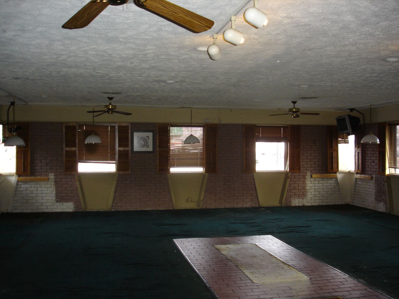 613 E Main St, Carbondale, IL 62901